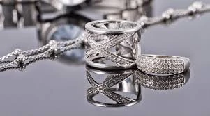 Gold Bangle (en)