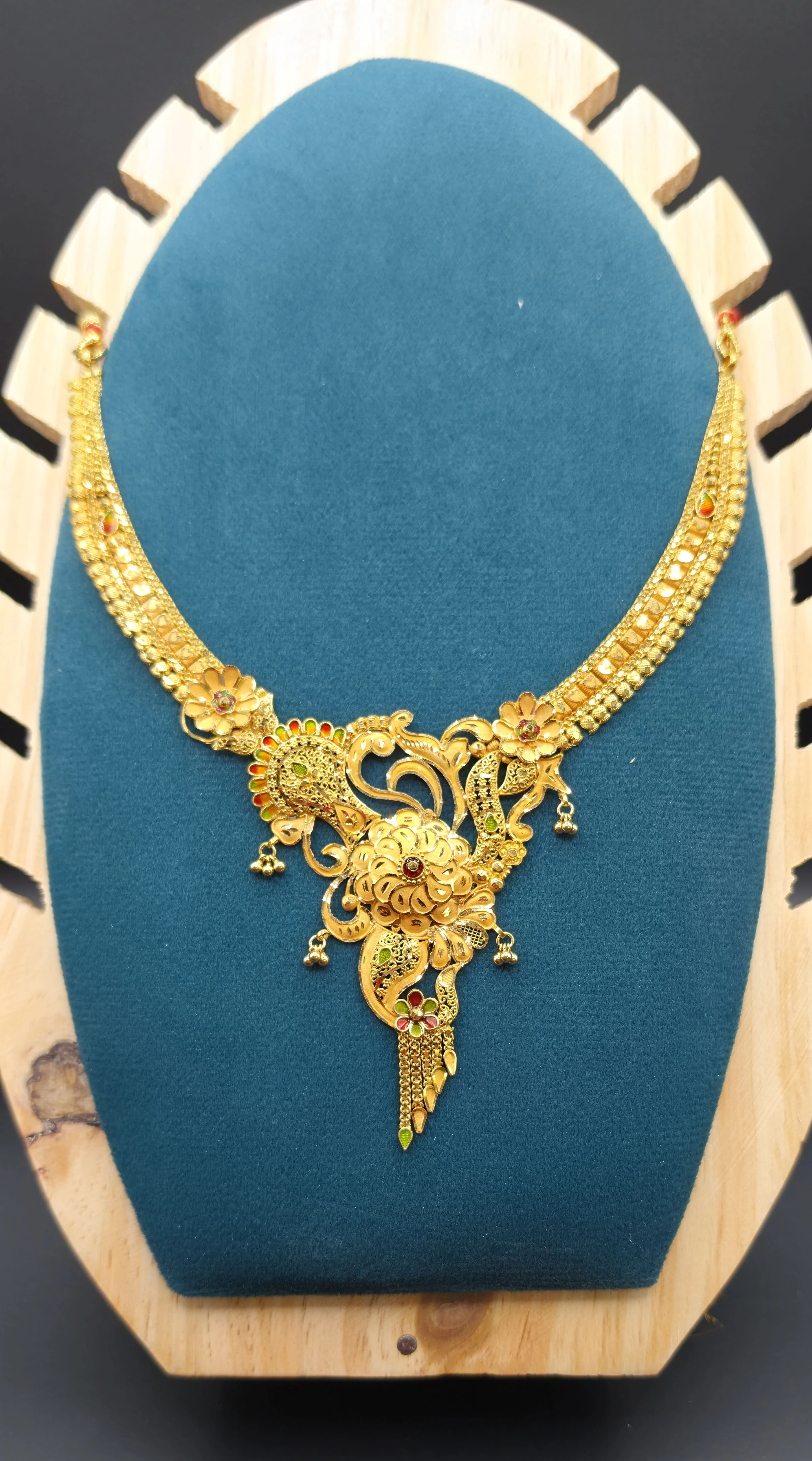 GOLD NECKLACE