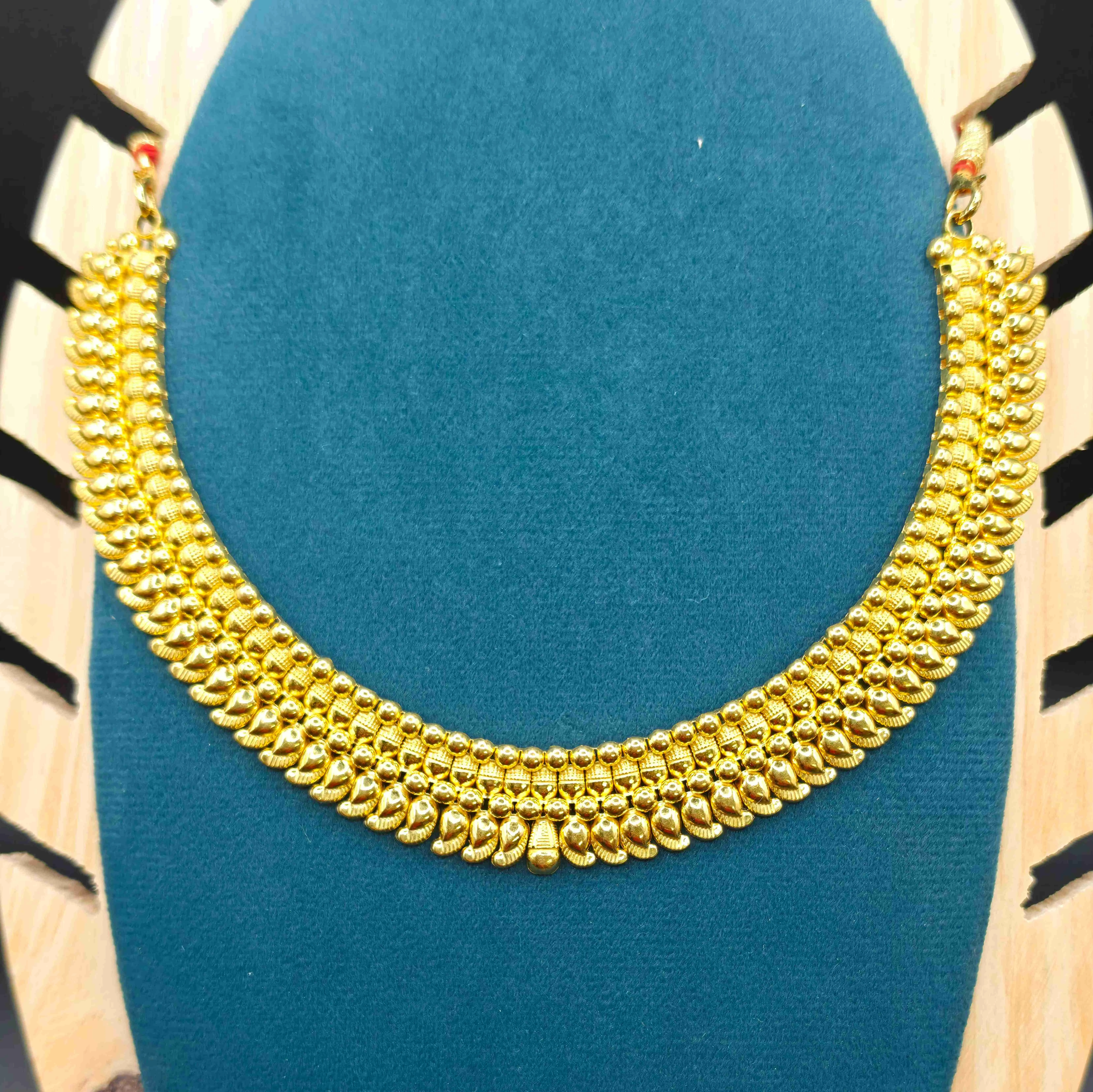 KERALIAN HASULI NECKLACE