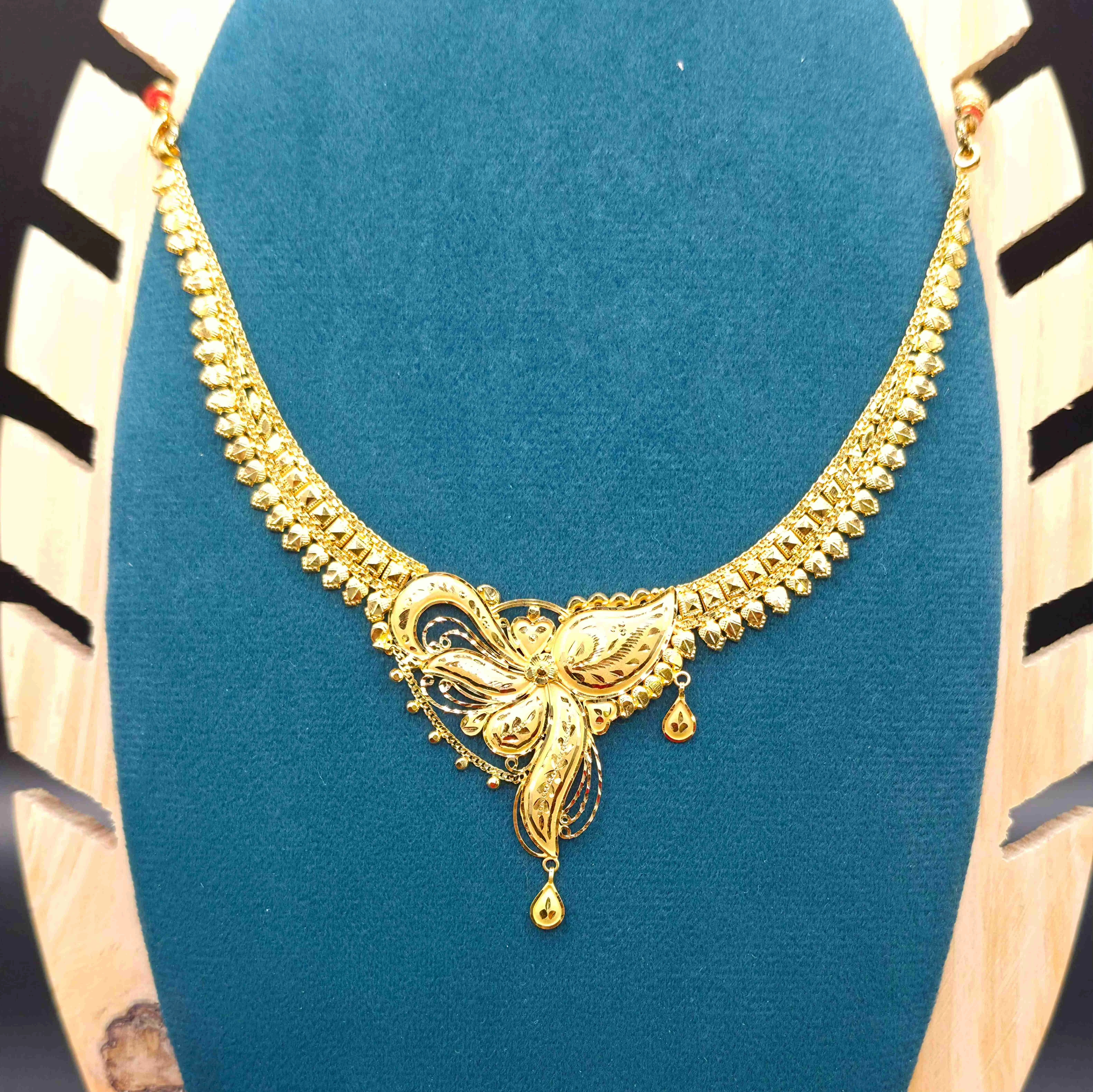 LIGHTWEIGHT FANCY NECKLACE