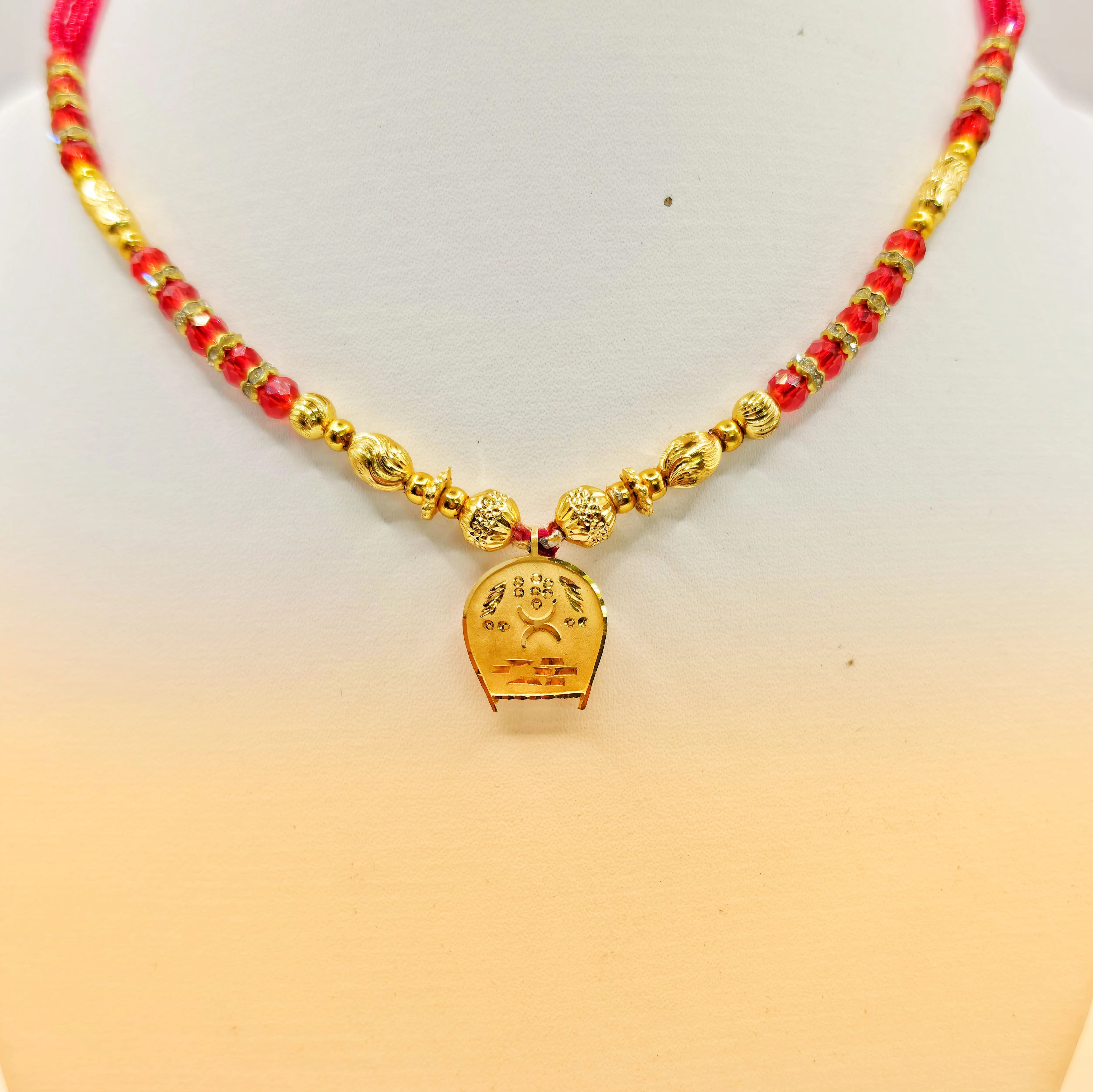 Exquisite 22K Gold Red Shelly Single "Kulo" Necklace